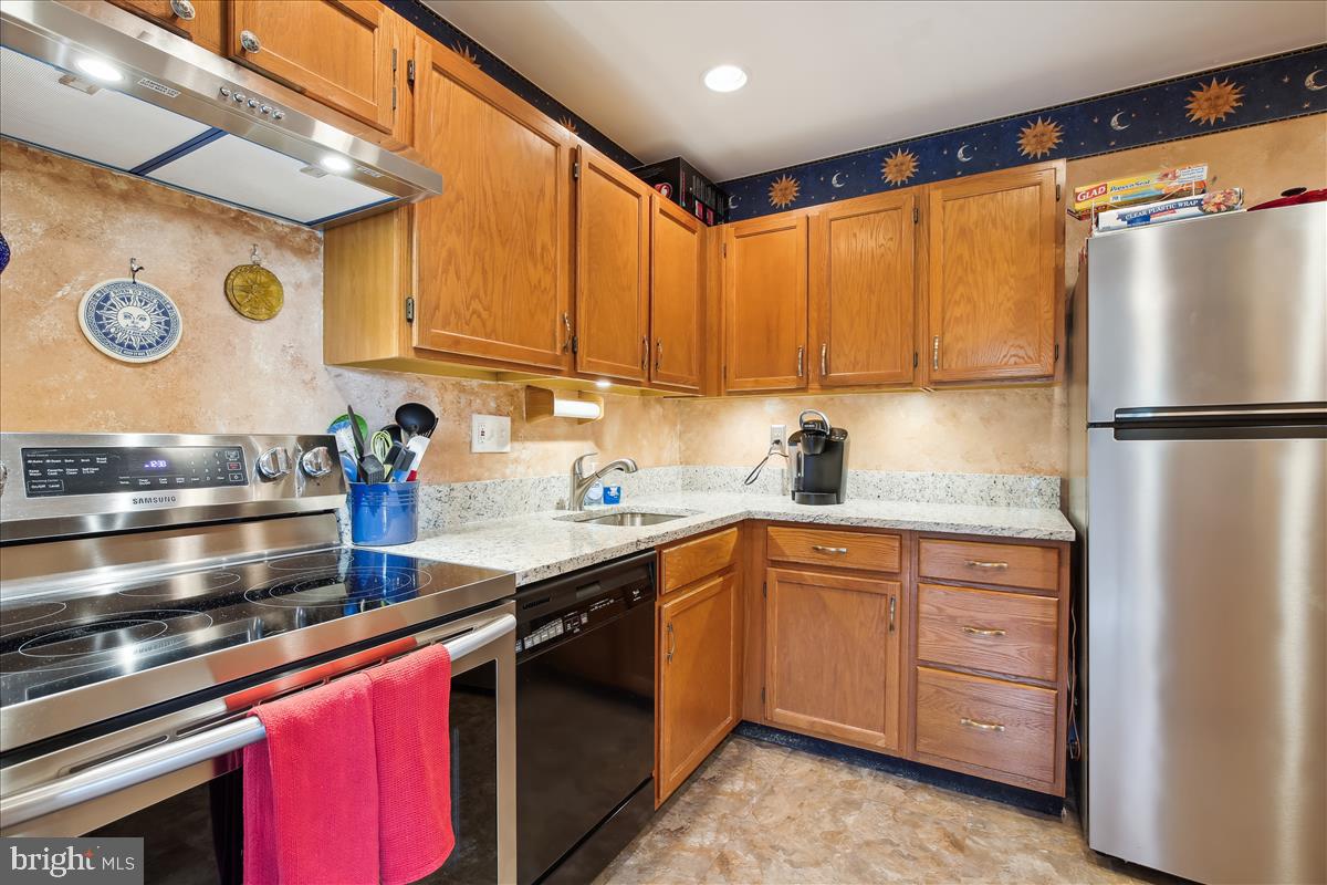 HAWTHORNE VILLAGE - Residential