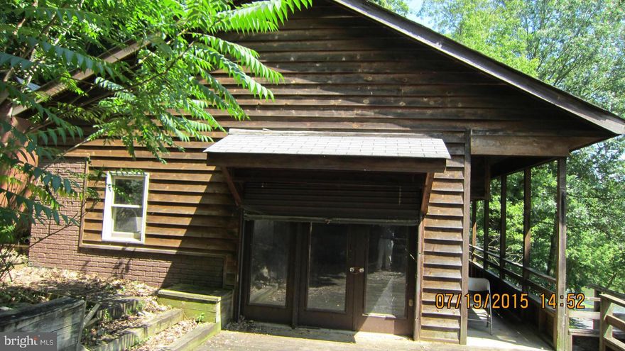 River Front. Private Boat Dock with concrete bulk head. Great location with easy all paved access to Rt7. Close to Watermelon Park & Lockes Landing. Structure is a shell needs to be finished. Site is approved for a 2BR alternative septic system and well. Private Boat Dock with concrete bulk head. Great location with easy all paved access to Rt7. Near Watermelon Park & Lockes (boat) Landing