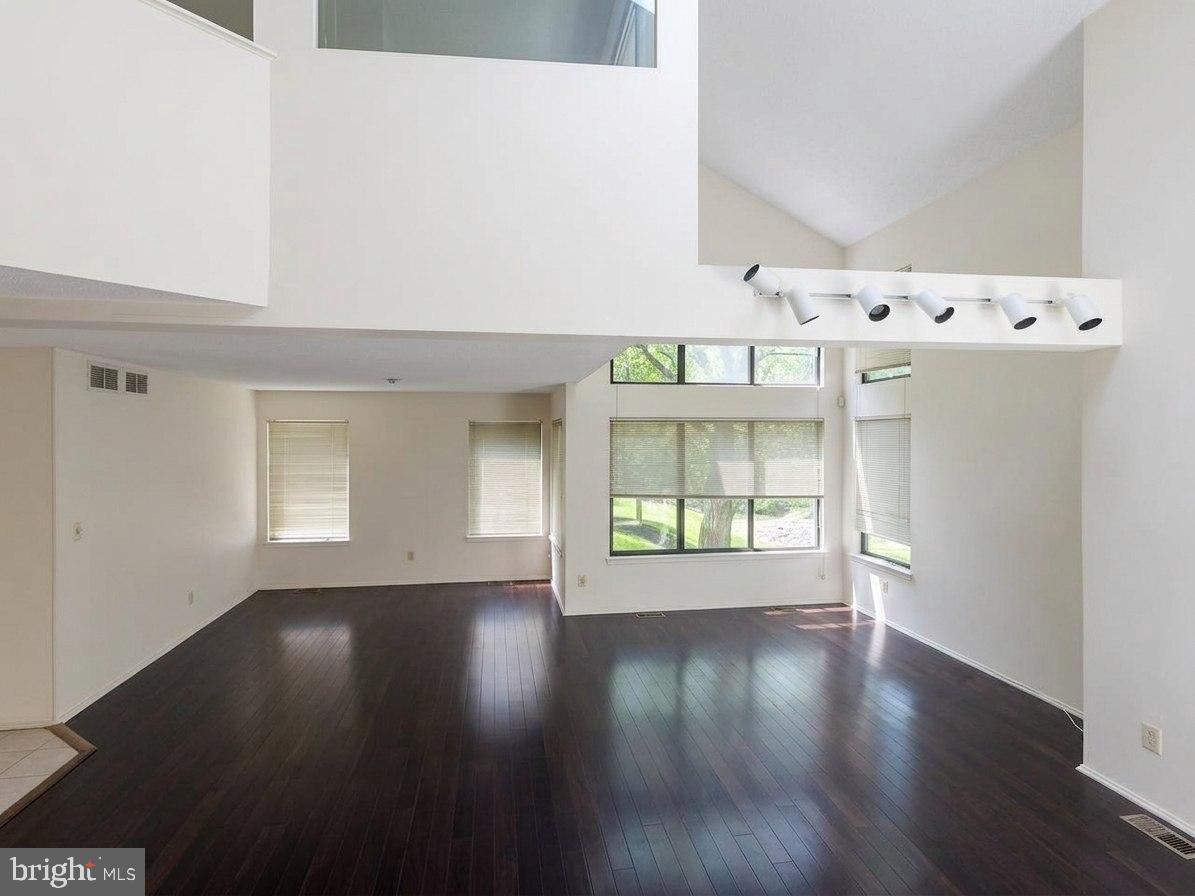 83 SAYRE DRIVE