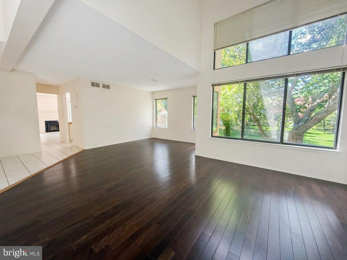 83 SAYRE DRIVE