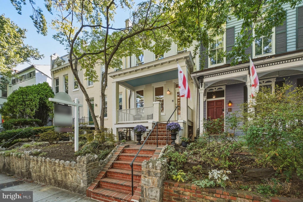 Photo of 117 3rd Street NE, WASHINGTON, DC 20002 (MLS # DCDC2283736)