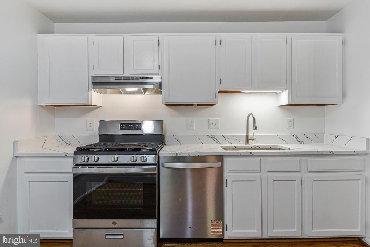 SARATOGA TOWNHOUSES - Residential