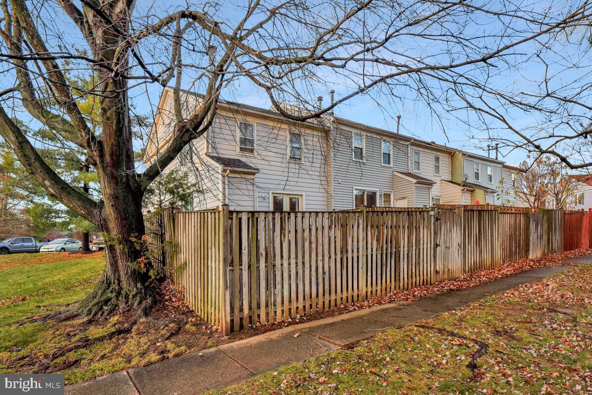 SARATOGA TOWNHOUSES - Residential