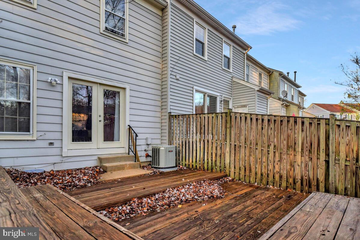 SARATOGA TOWNHOUSES - Residential