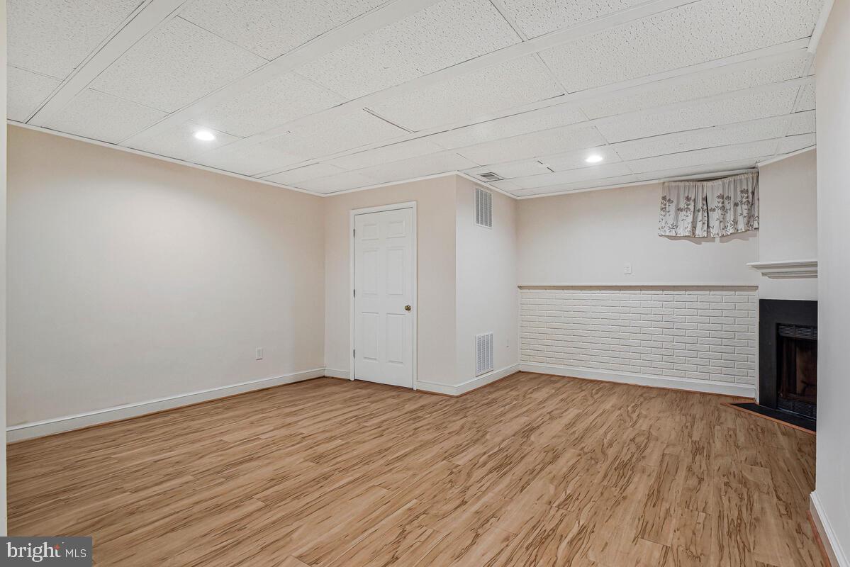 SARATOGA TOWNHOUSES - Residential