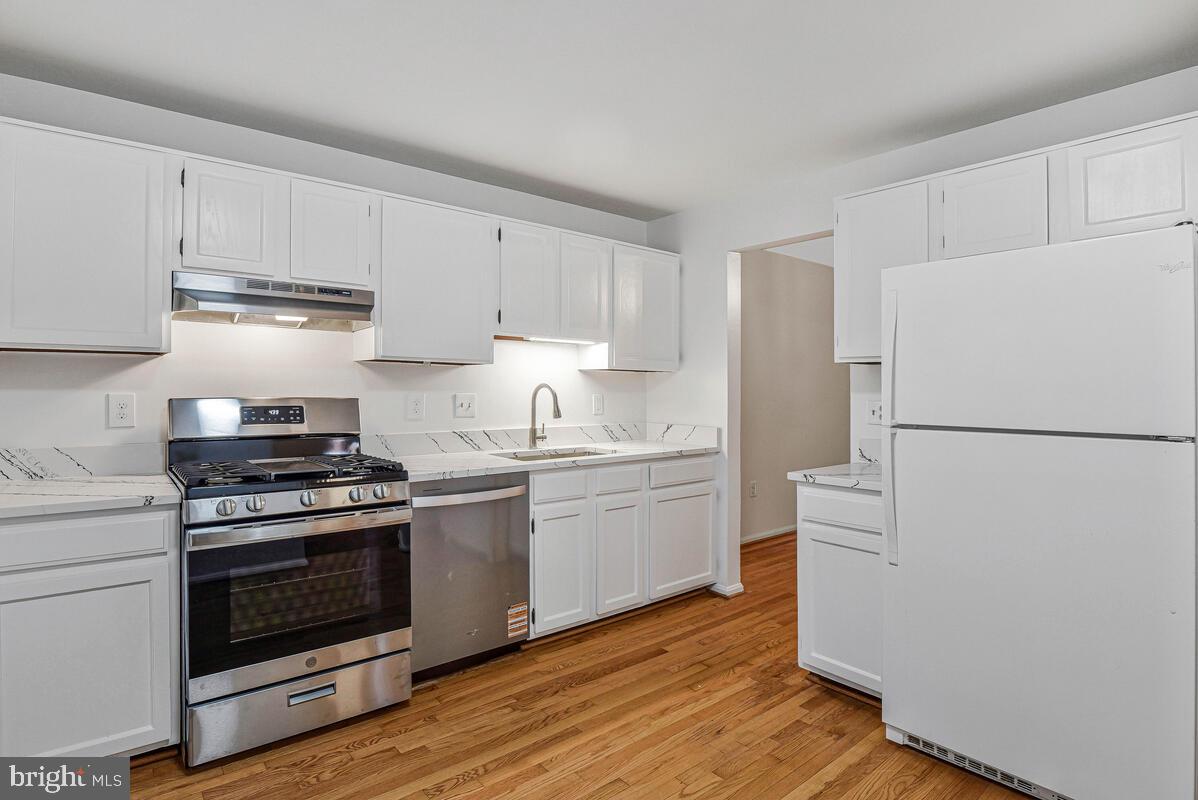 SARATOGA TOWNHOUSES - Residential