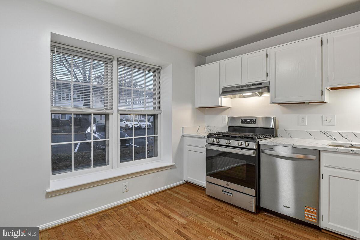 SARATOGA TOWNHOUSES - Residential