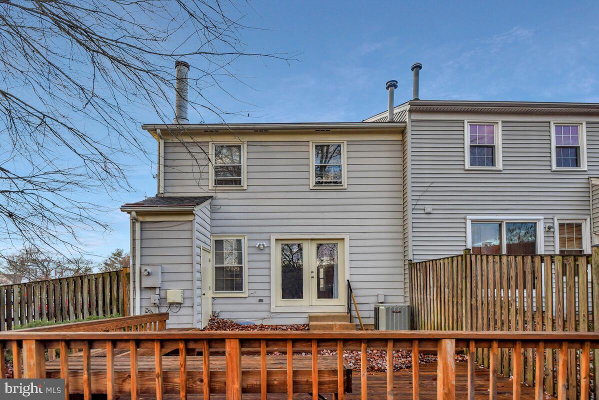 SARATOGA TOWNHOUSES - Residential