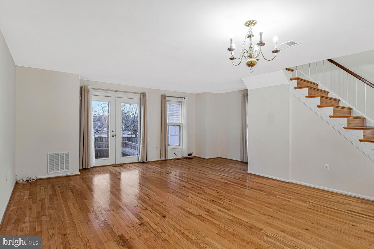 SARATOGA TOWNHOUSES - Residential