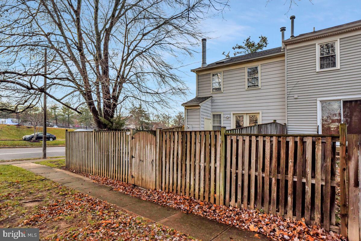SARATOGA TOWNHOUSES - Residential