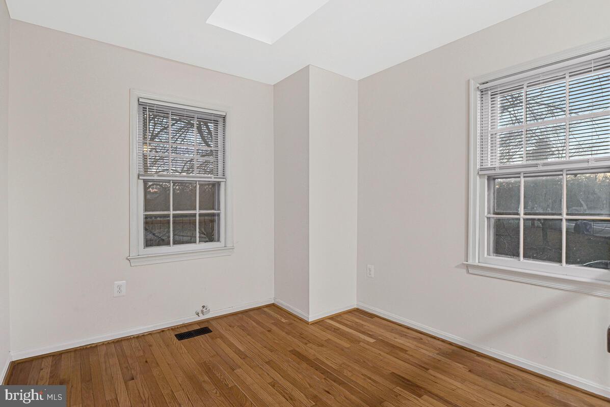 SARATOGA TOWNHOUSES - Residential