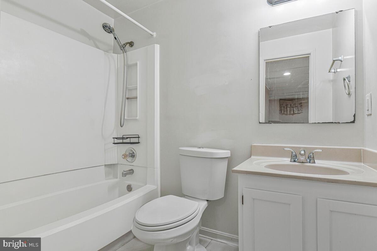 SARATOGA TOWNHOUSES - Residential