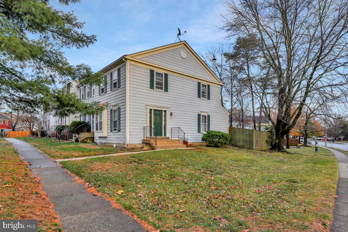 SARATOGA TOWNHOUSES - Residential