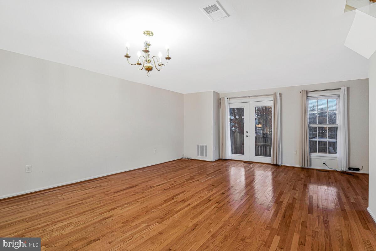 SARATOGA TOWNHOUSES - Residential