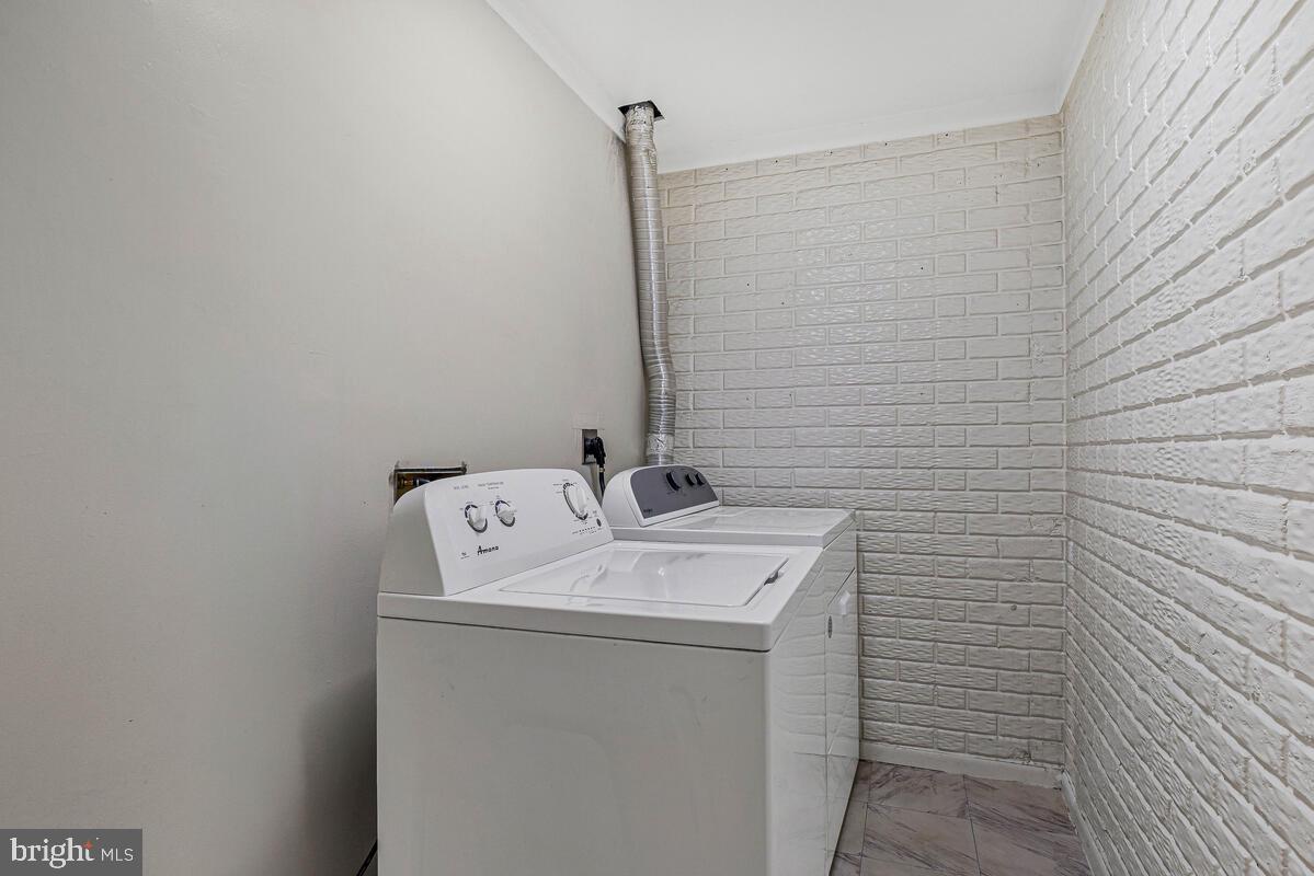 SARATOGA TOWNHOUSES - Residential