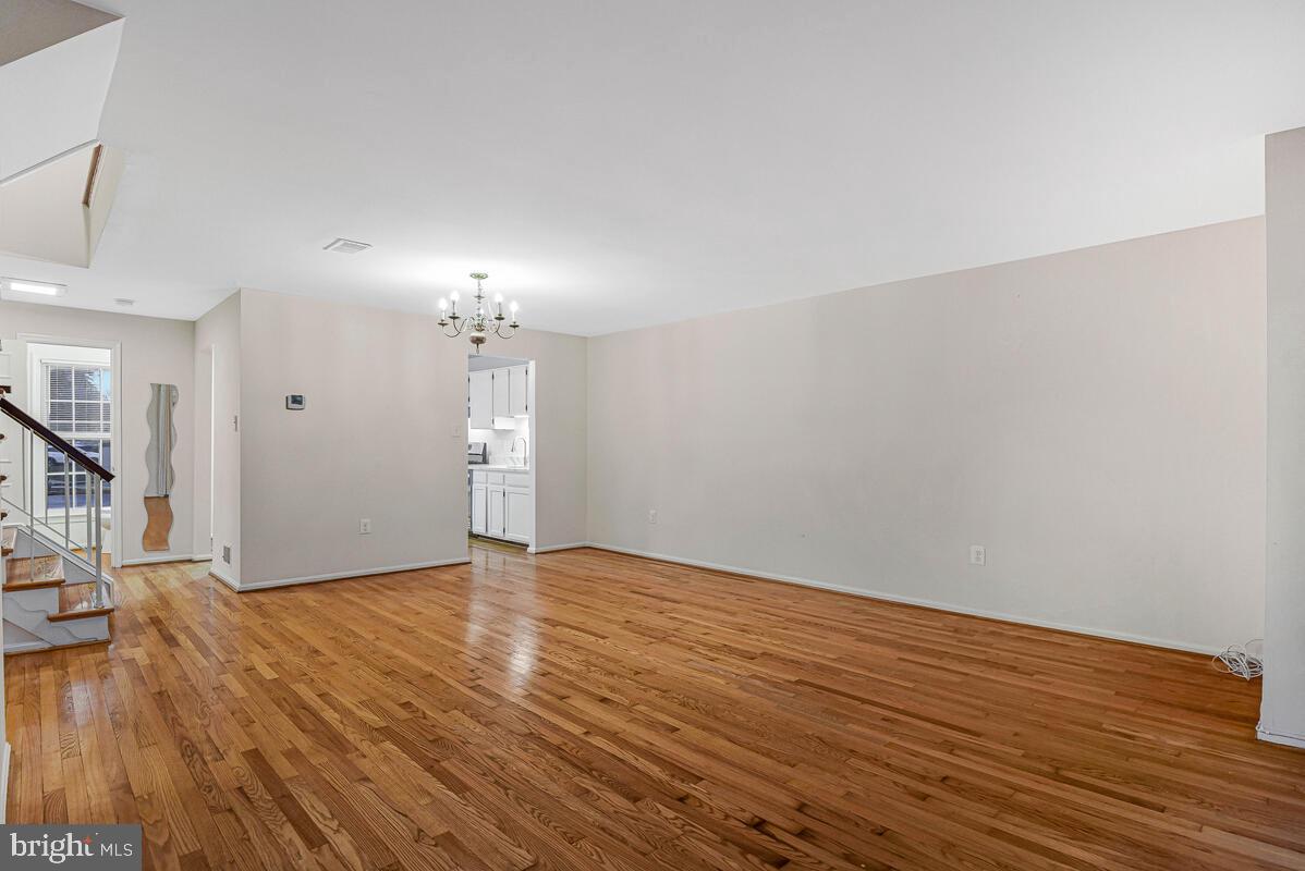 SARATOGA TOWNHOUSES - Residential