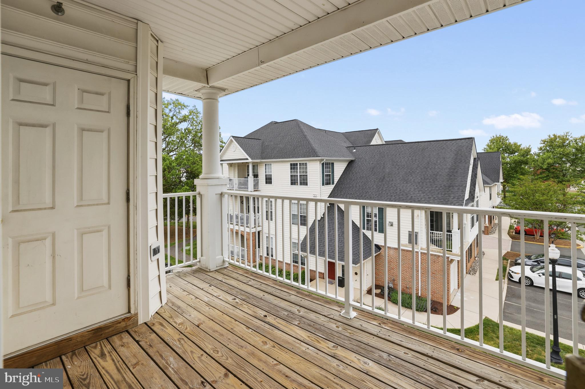 LAKESIDE AT SOUTH RIDING - Residential