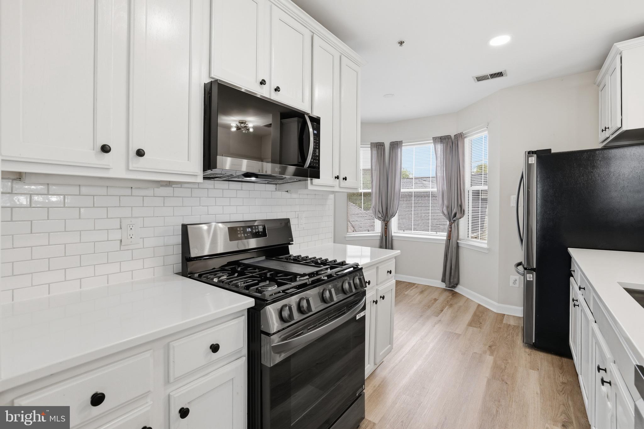 LAKESIDE AT SOUTH RIDING - Residential