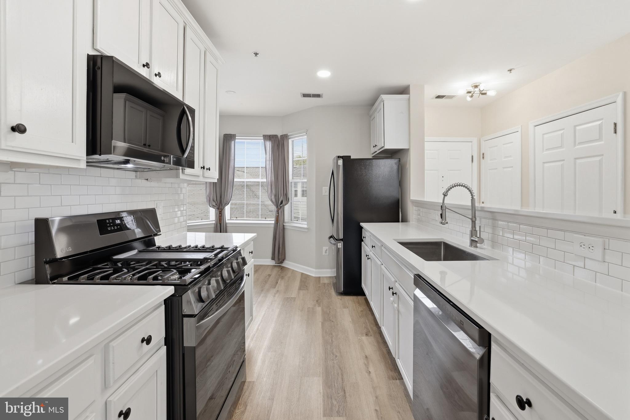 LAKESIDE AT SOUTH RIDING - Residential