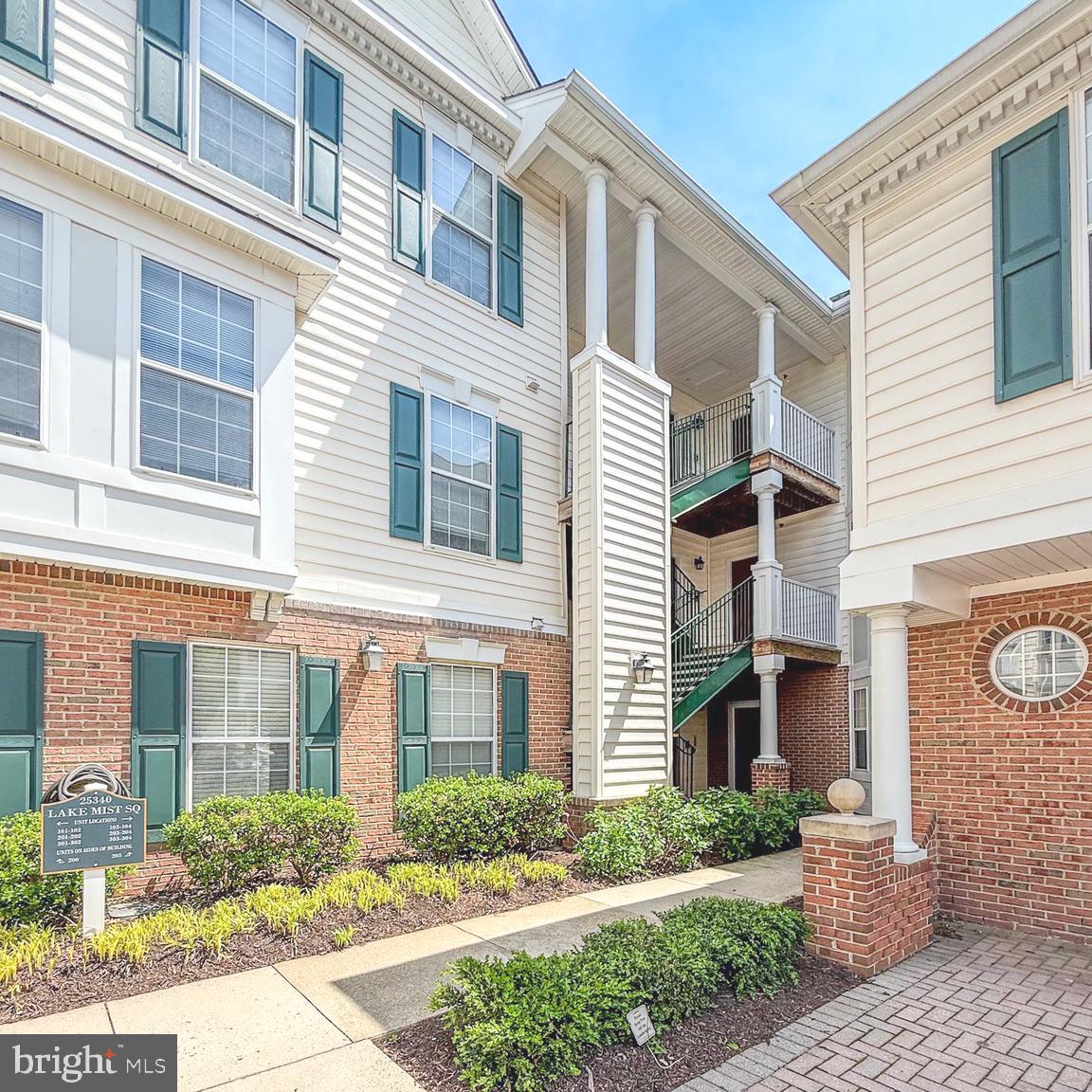 LAKESIDE AT SOUTH RIDING - Residential