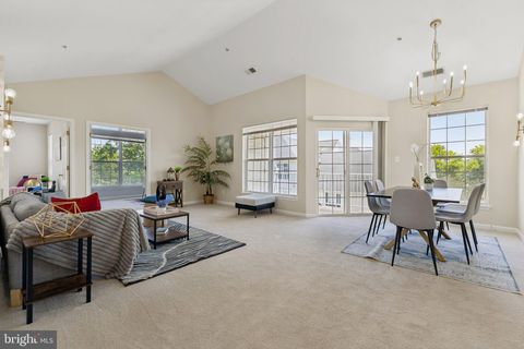 Condo For Sale - 25340 Lake Mist Sq #304<br/> Loudoun County, CHANTILLY, VA 20152