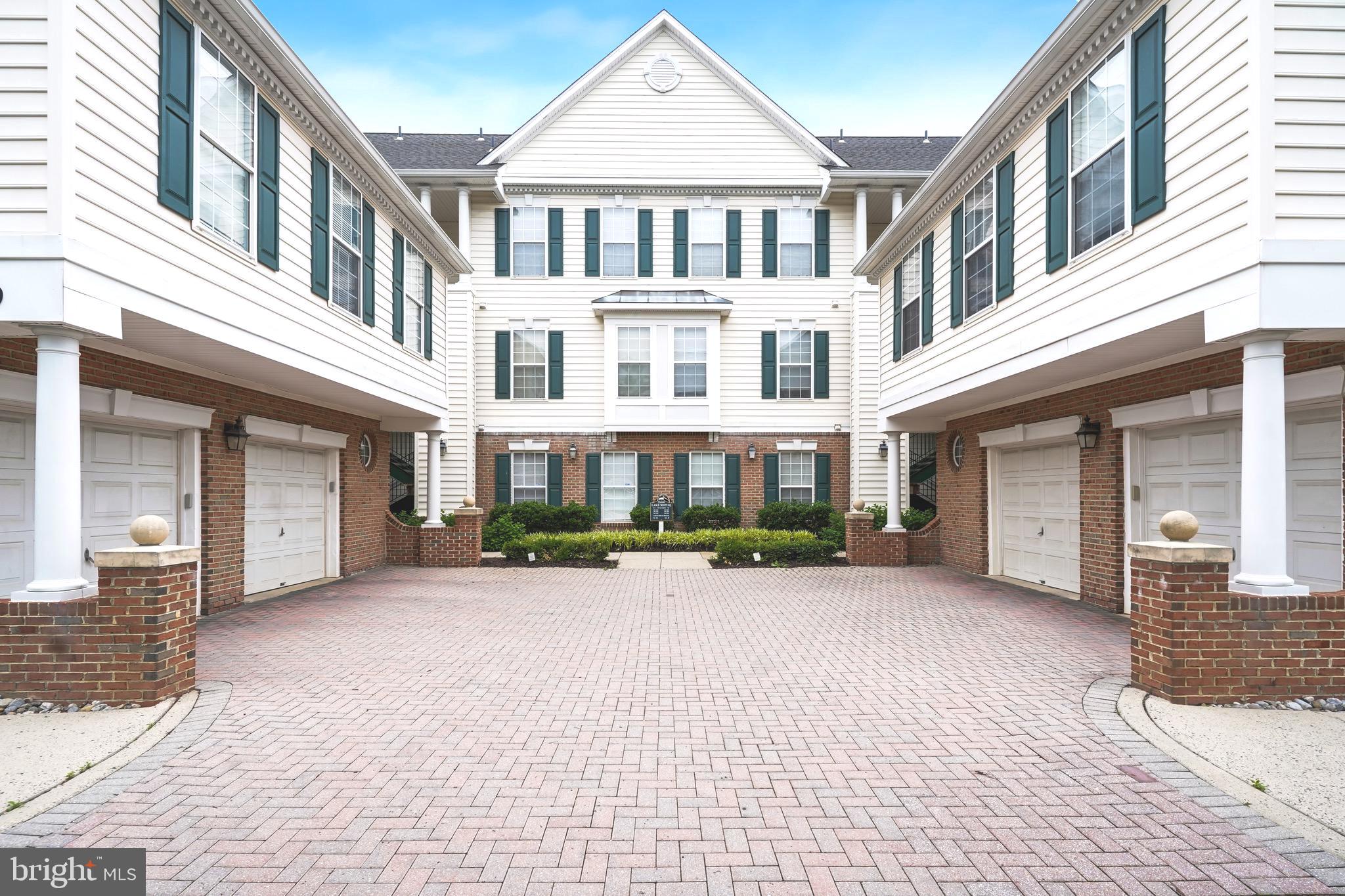 LAKESIDE AT SOUTH RIDING - Residential