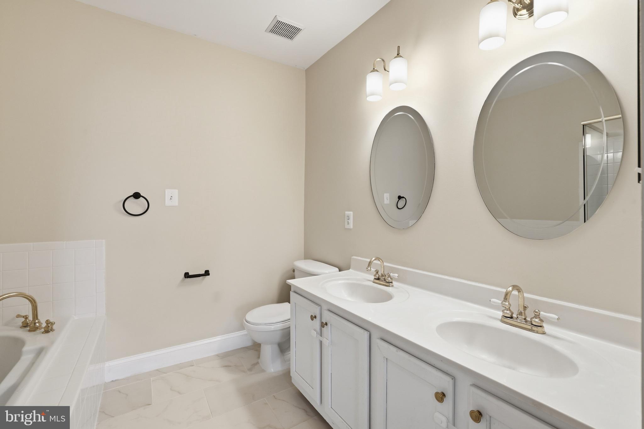 LAKESIDE AT SOUTH RIDING - Residential