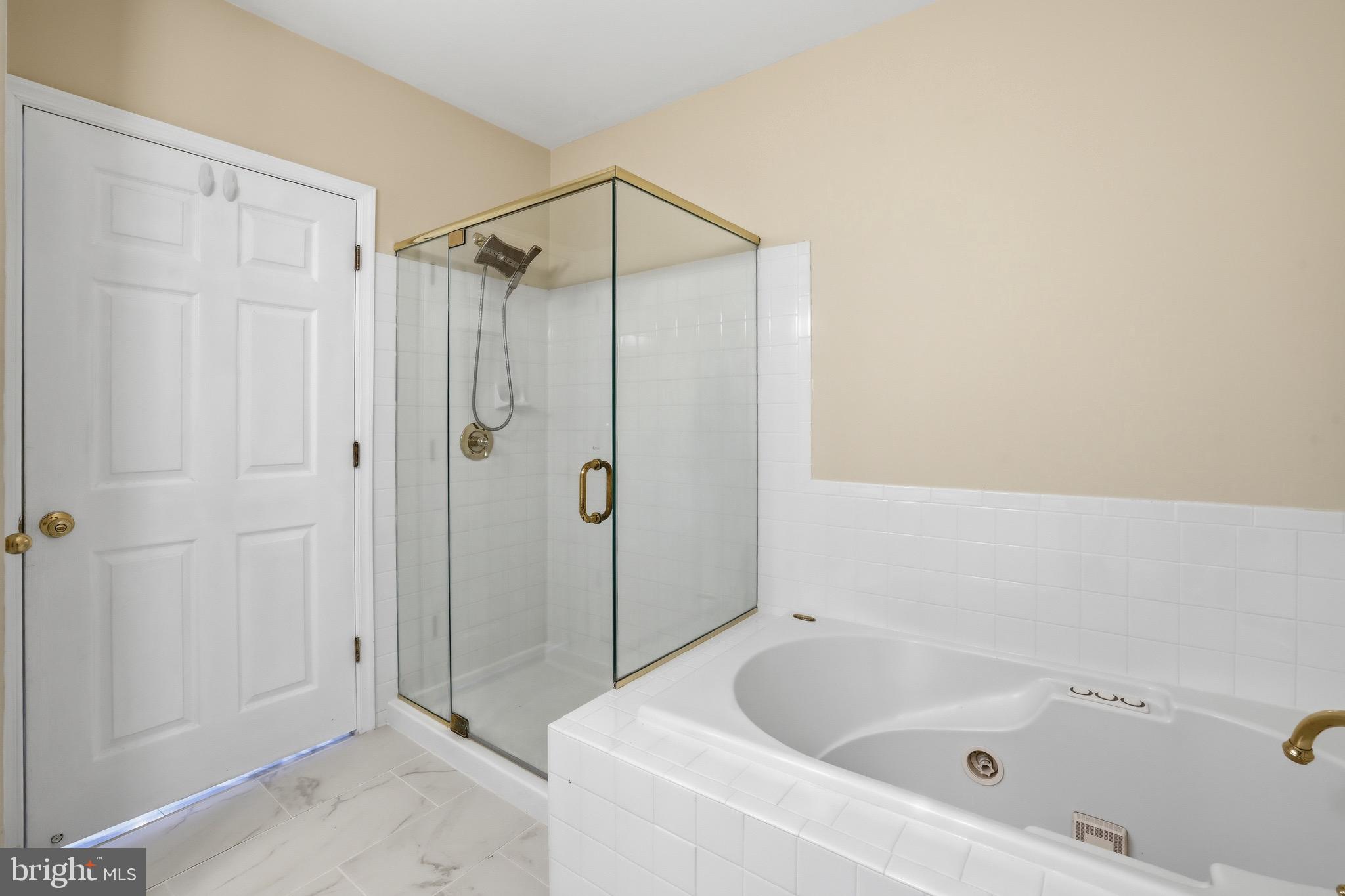 LAKESIDE AT SOUTH RIDING - Residential