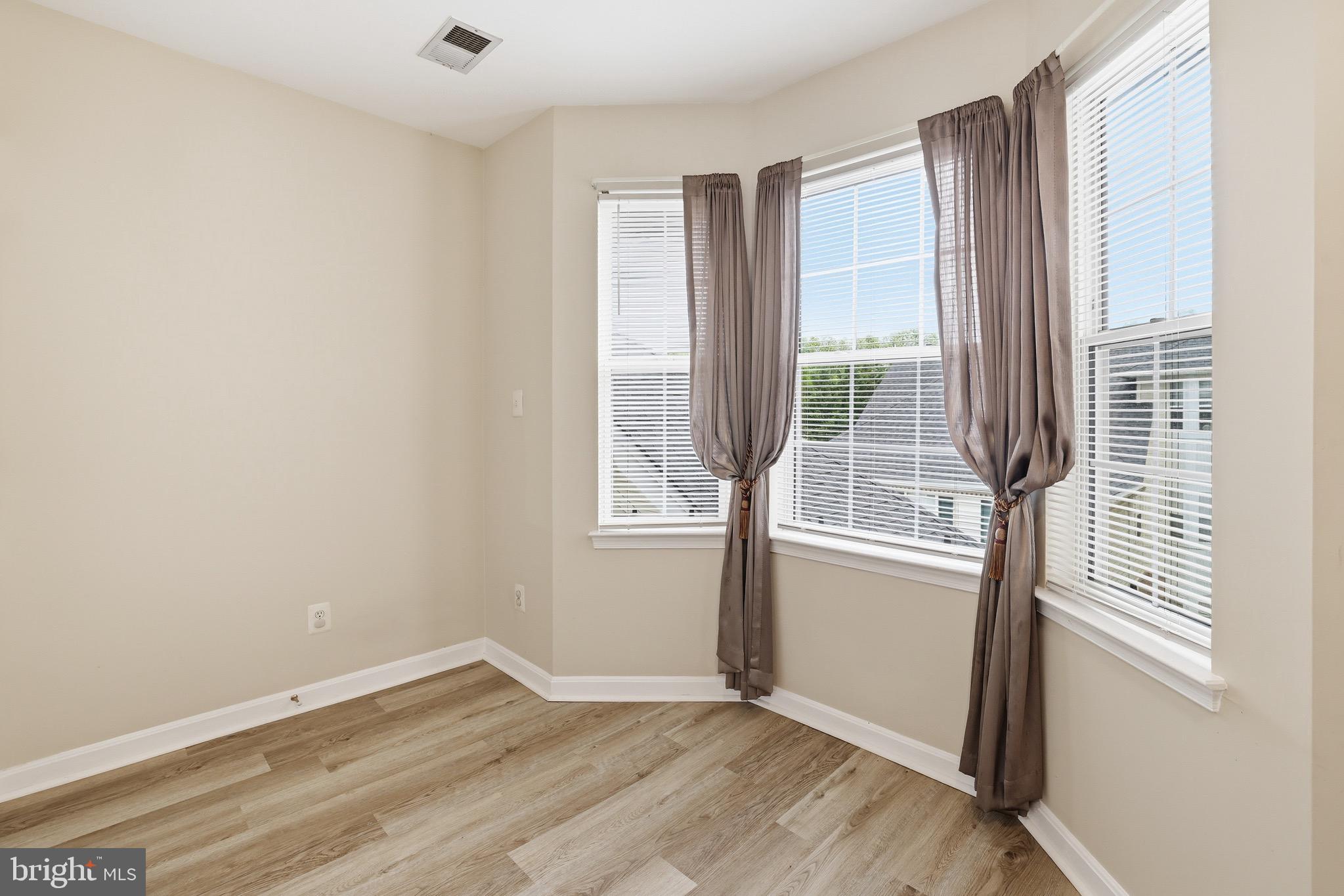 LAKESIDE AT SOUTH RIDING - Residential