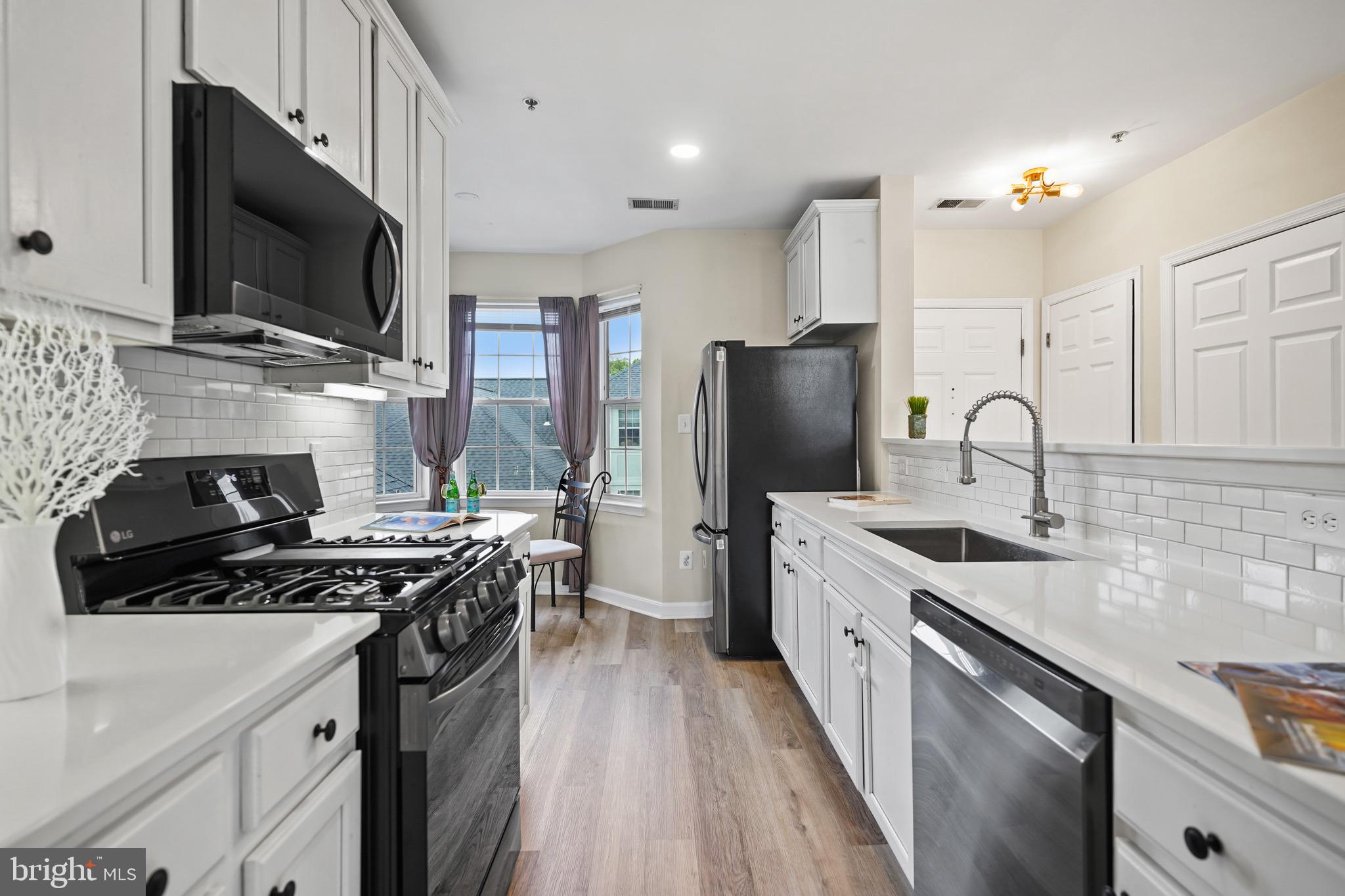 LAKESIDE AT SOUTH RIDING - Residential