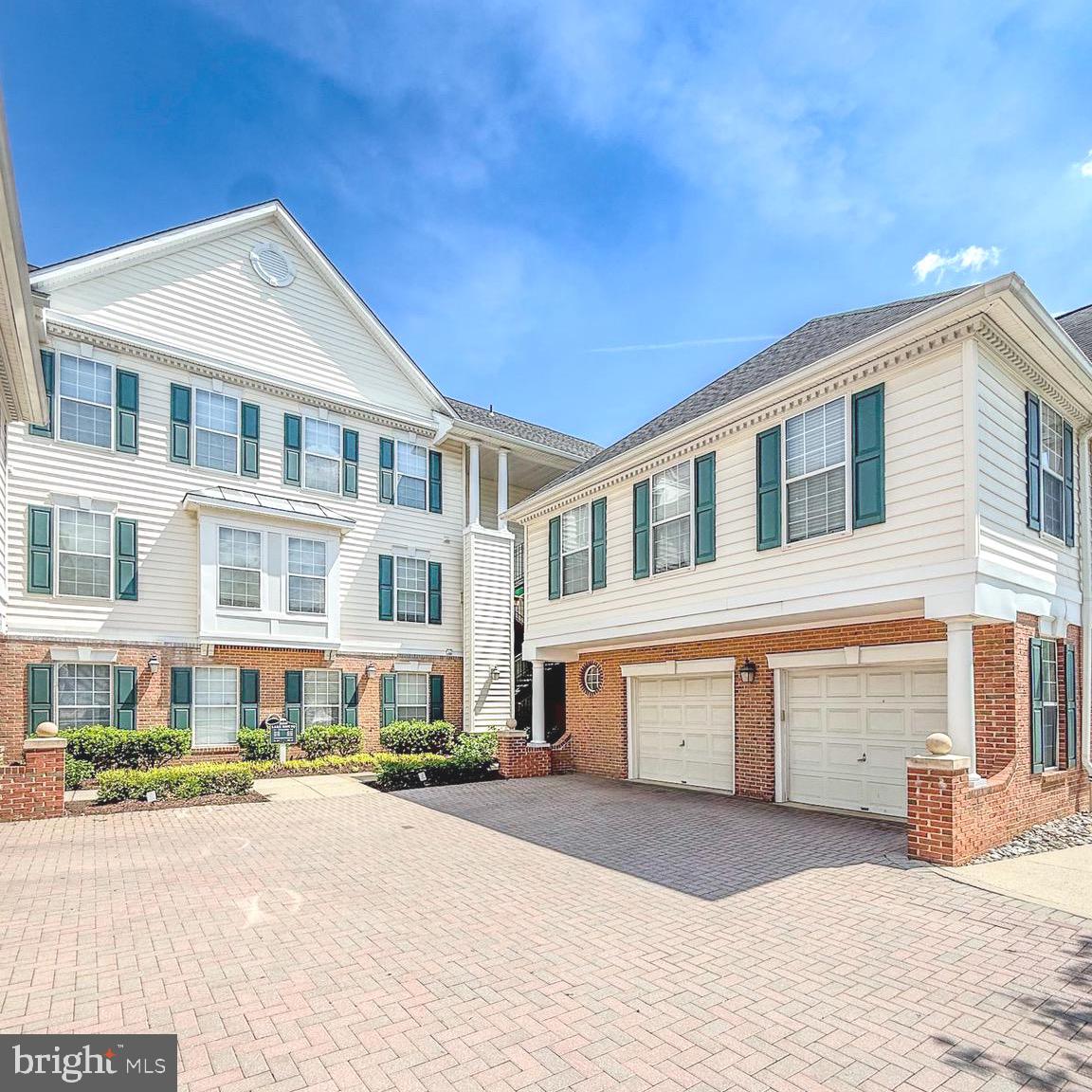 LAKESIDE AT SOUTH RIDING - Residential