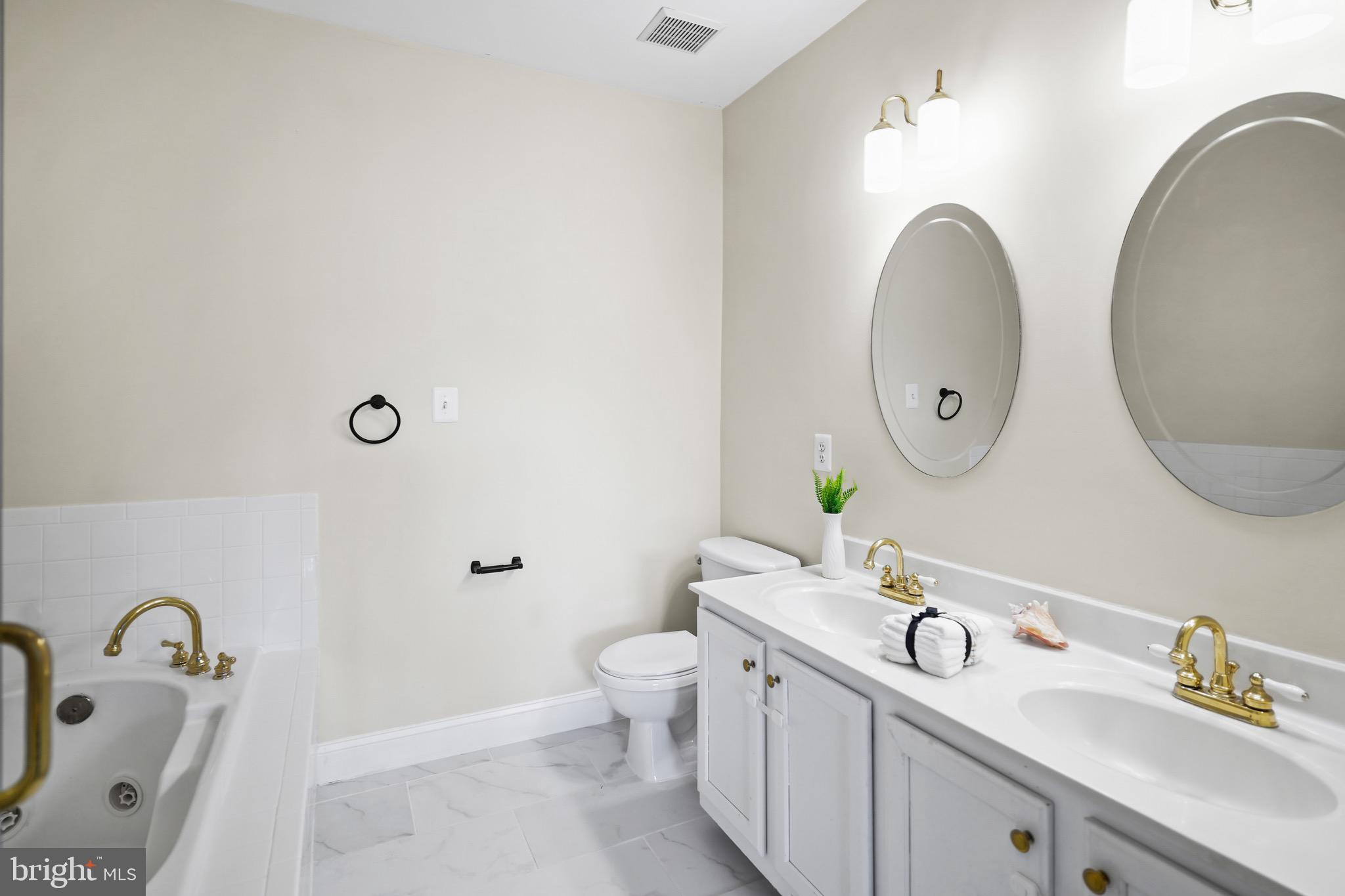 LAKESIDE AT SOUTH RIDING - Residential