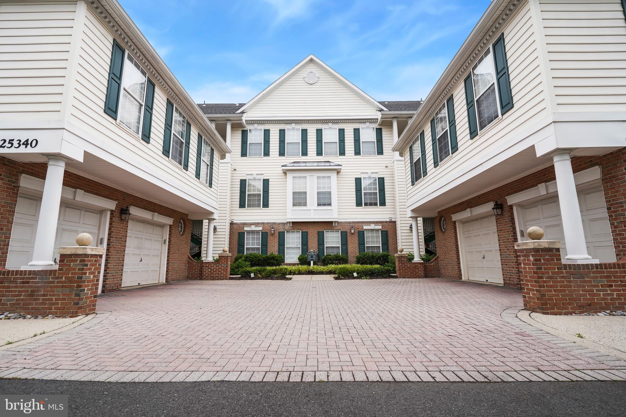 LAKESIDE AT SOUTH RIDING - Residential