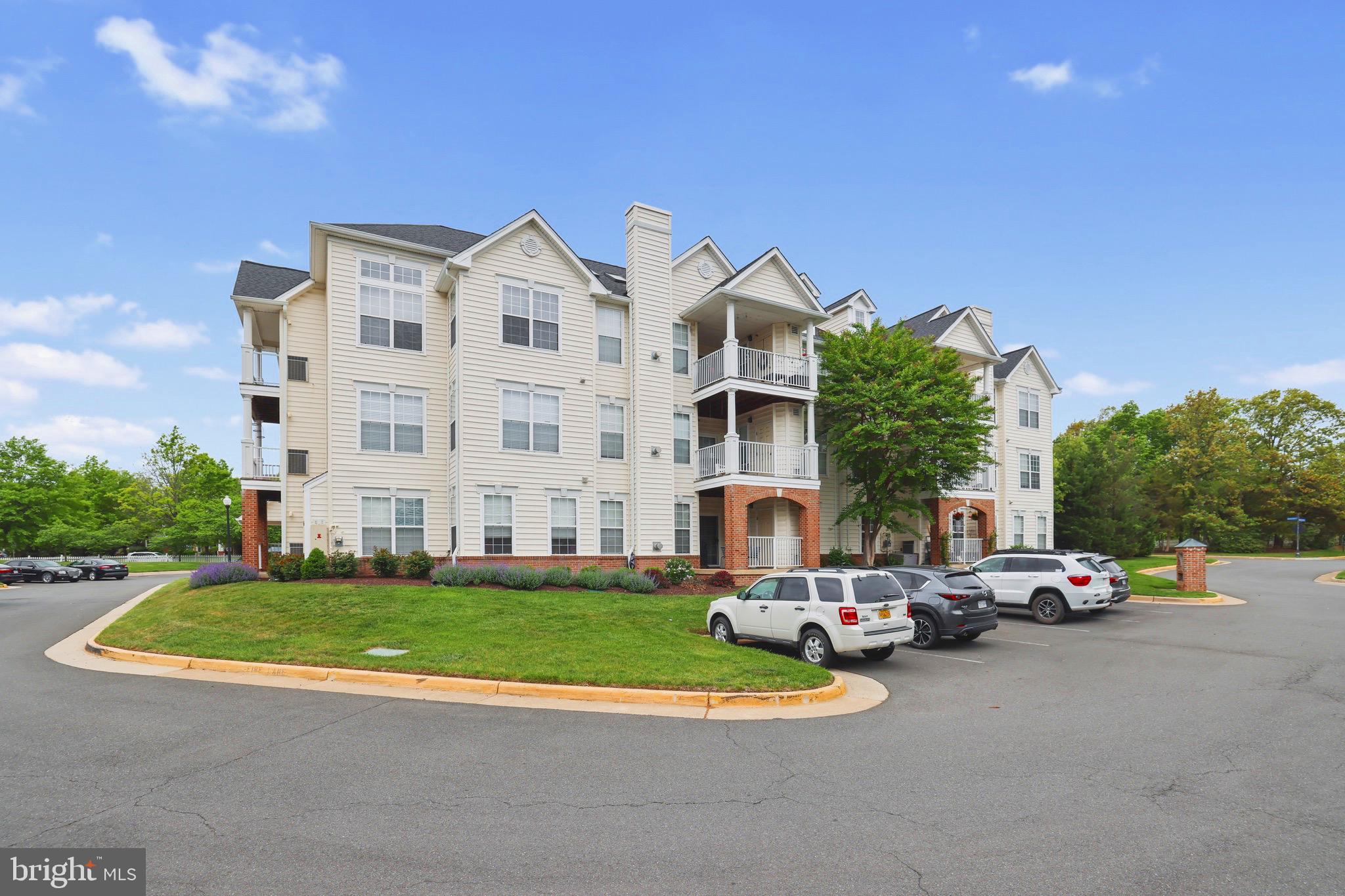 LAKESIDE AT SOUTH RIDING - Residential