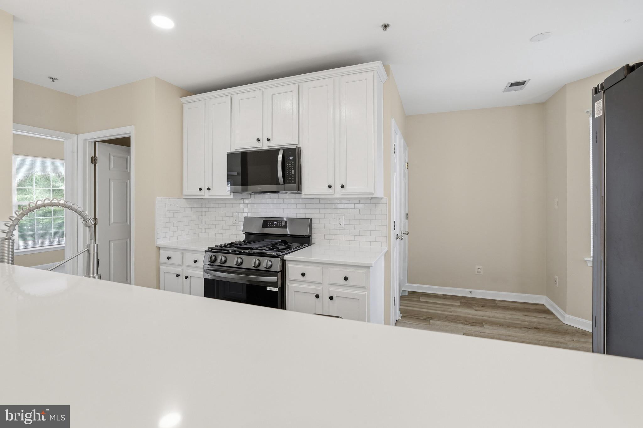 LAKESIDE AT SOUTH RIDING - Residential