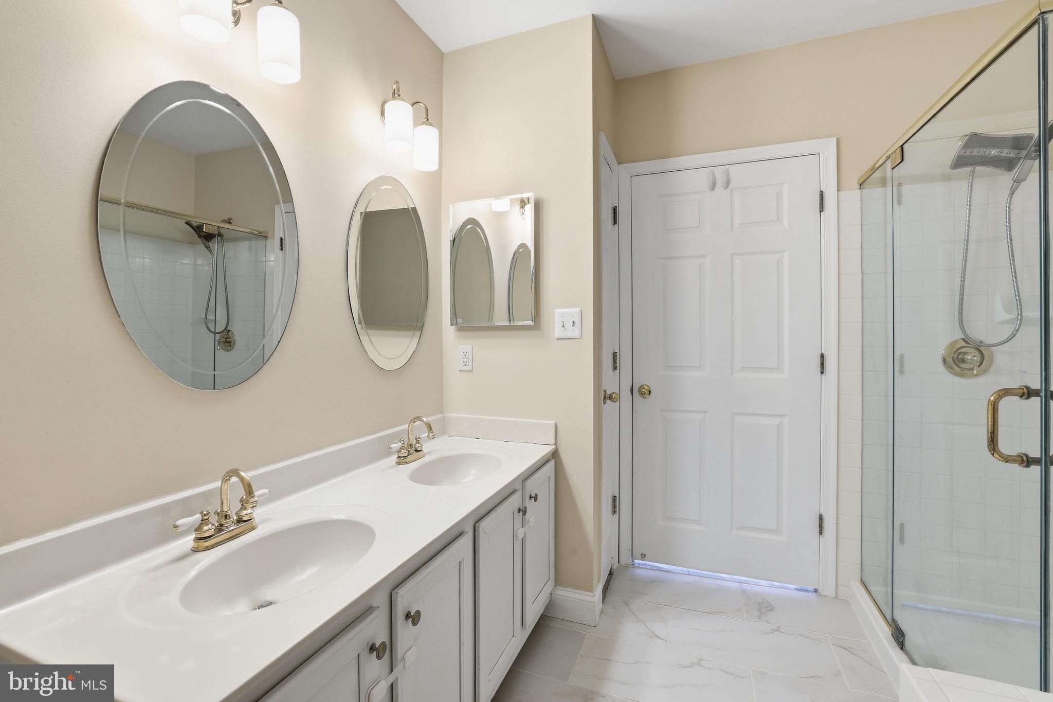 LAKESIDE AT SOUTH RIDING - Residential