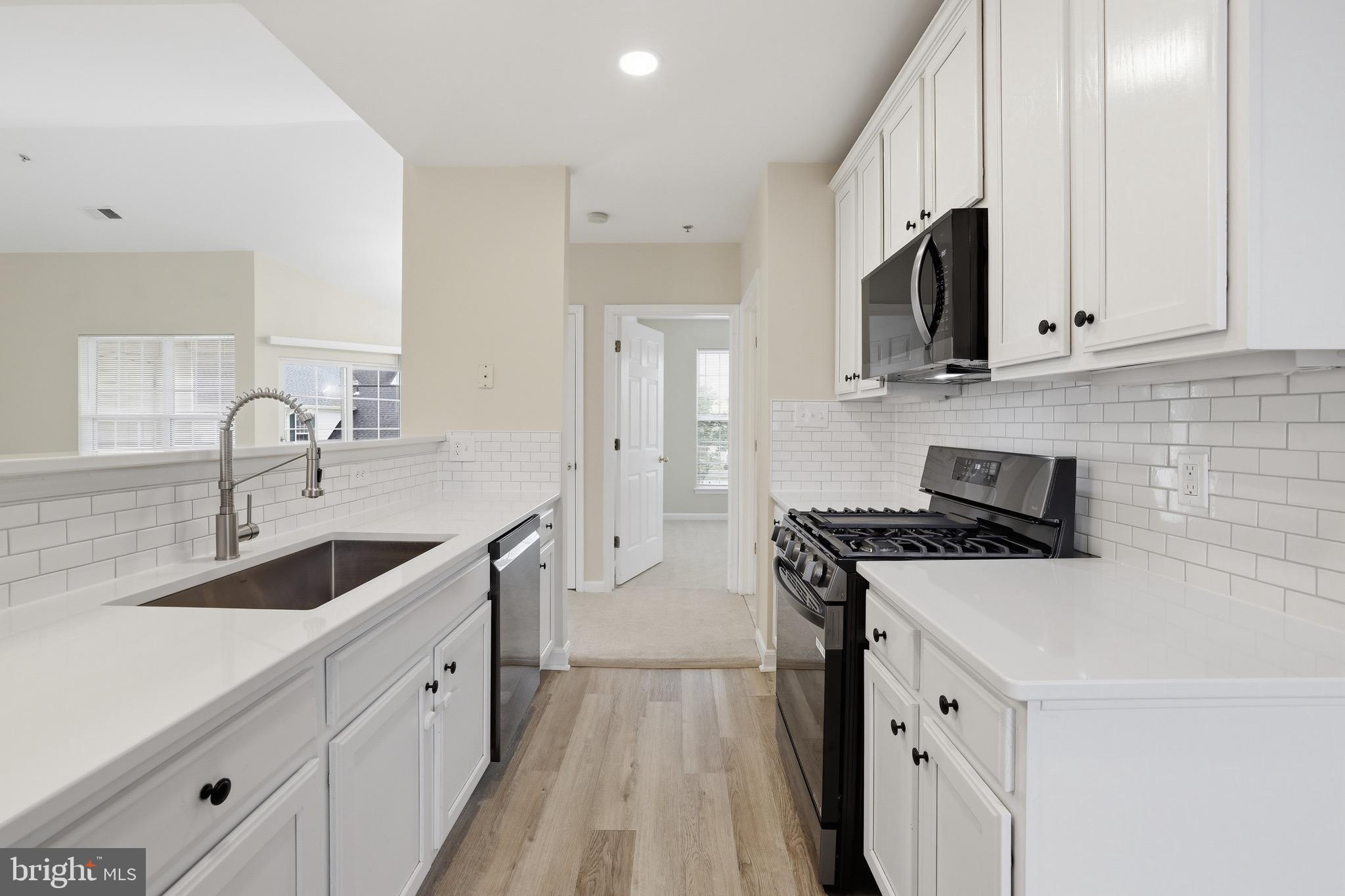 LAKESIDE AT SOUTH RIDING - Residential