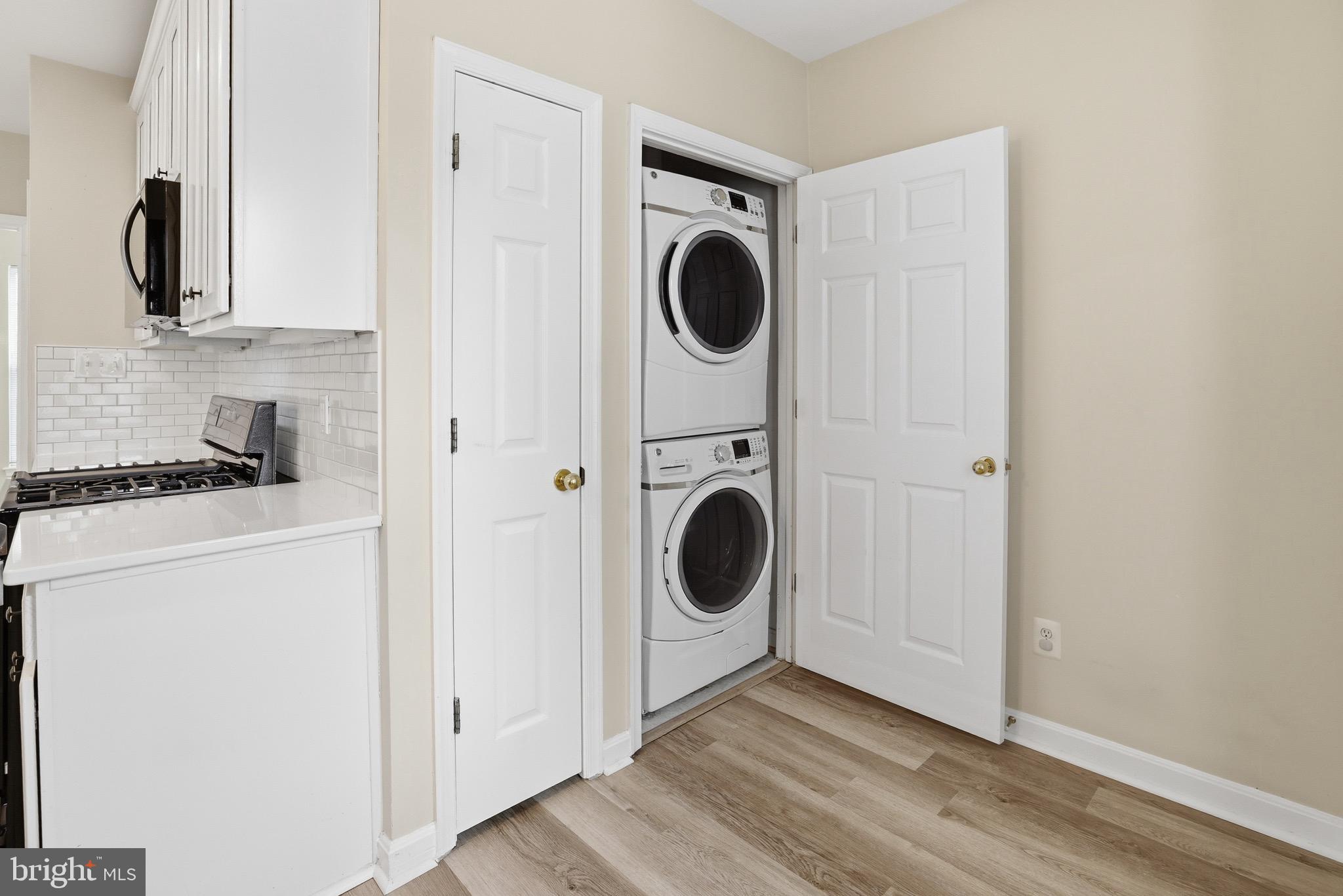 LAKESIDE AT SOUTH RIDING - Residential