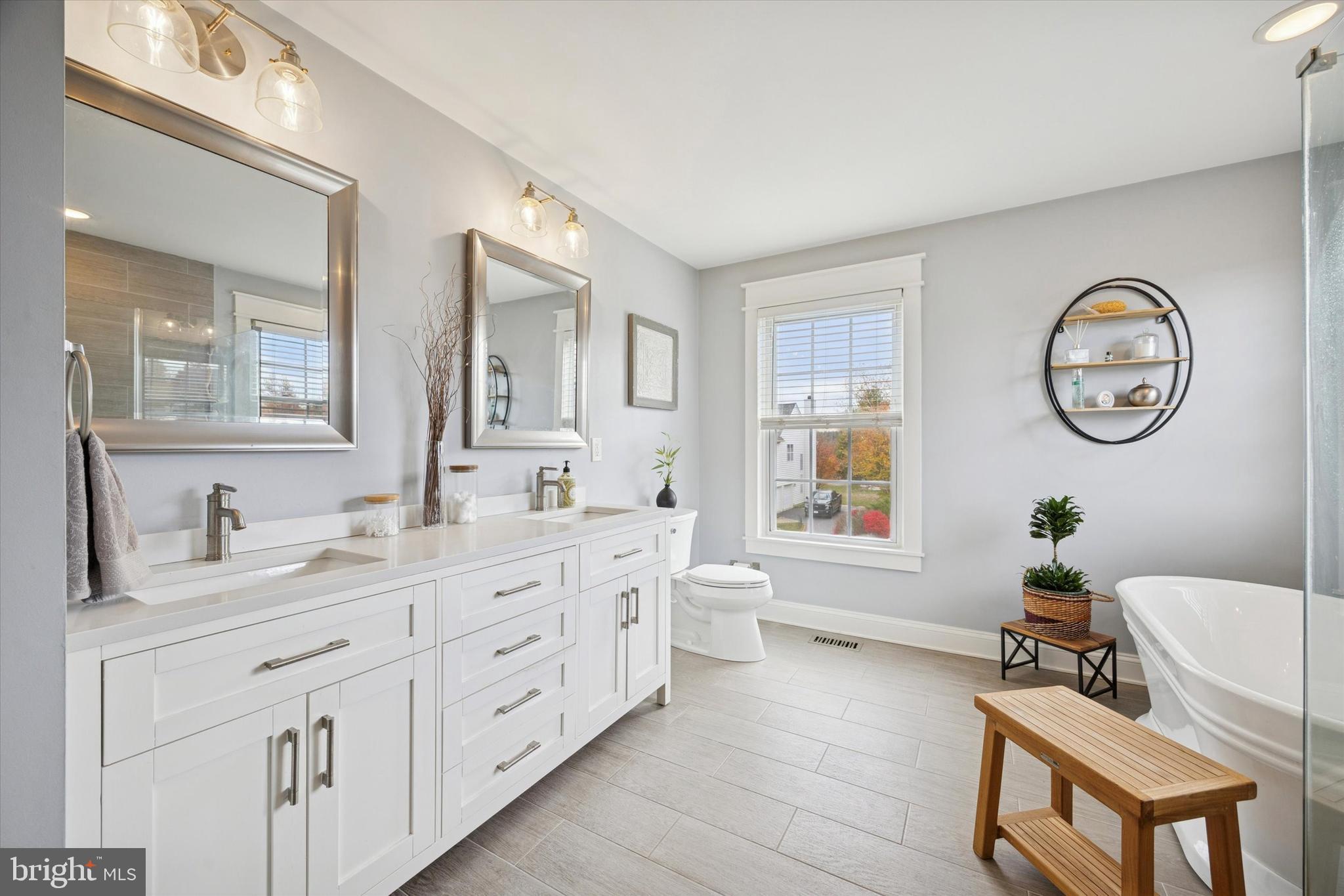 BRADFORD WOODS - Residential