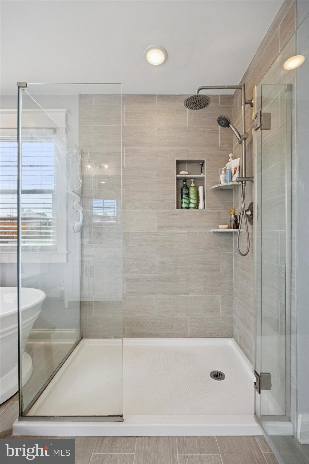 BRADFORD WOODS - Residential