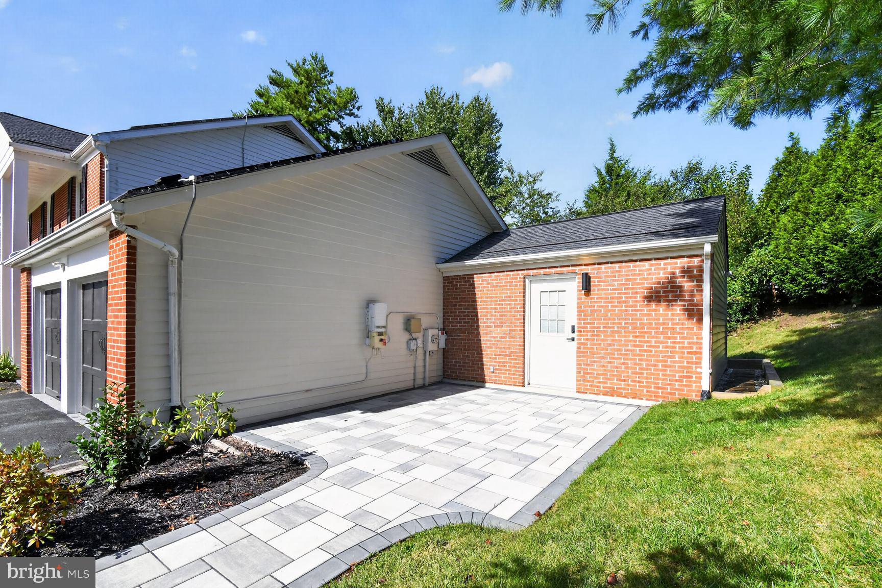 9 RICHVIEW COURT