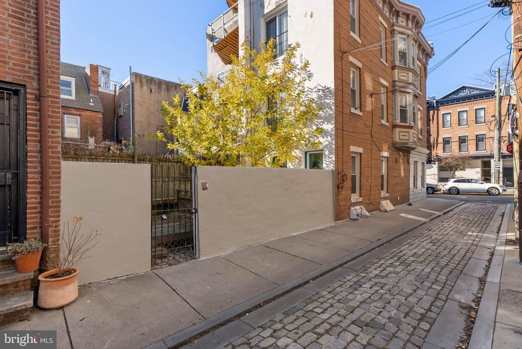 Photo of 787 S 3rd Street #1R, PHILADELPHIA, PA 19147 (MLS # PAPH2565012)