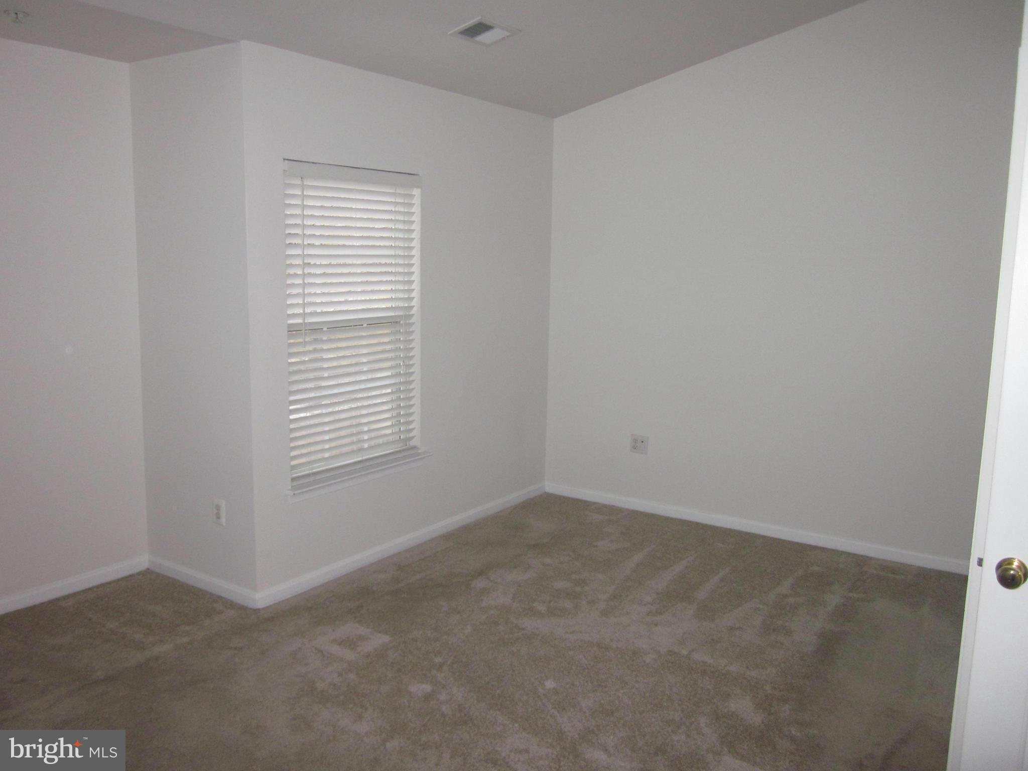 COLLEGE PARKWAY PLACE - Residential Lease