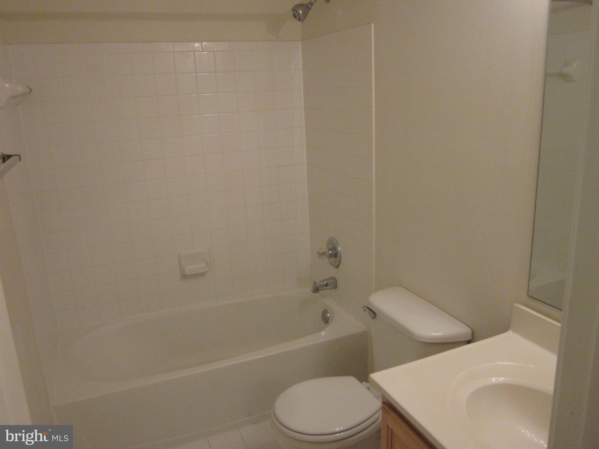 COLLEGE PARKWAY PLACE - Residential Lease