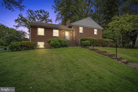 Photo of 6921 GRANBY ST, BETHESDA, MD 20817 (MLS # MDMC2097410)