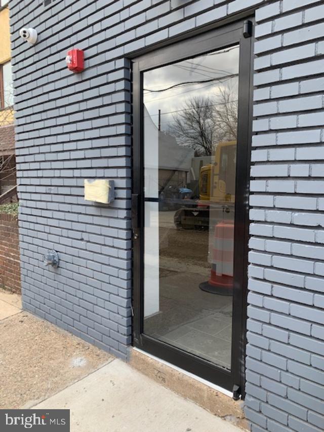 6162 RIDGE AVENUE 202