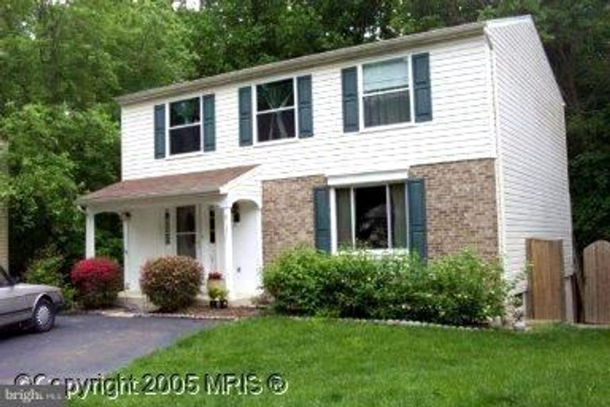 GREAT LOCATION!!!!!!!!!!!!!!!THIRD PARTY APPROVAL!!!!!!!!!!!SHOWS WELL, CLOSE TO SCHOOLS, SHOPPING MALLS AND FAIRFAX COUNTY PARKWAY, CLOSE TO METRO STATION>>>>>CALL, TEXT OR EMAIL THE AGENT WITH ANY QUESTION
