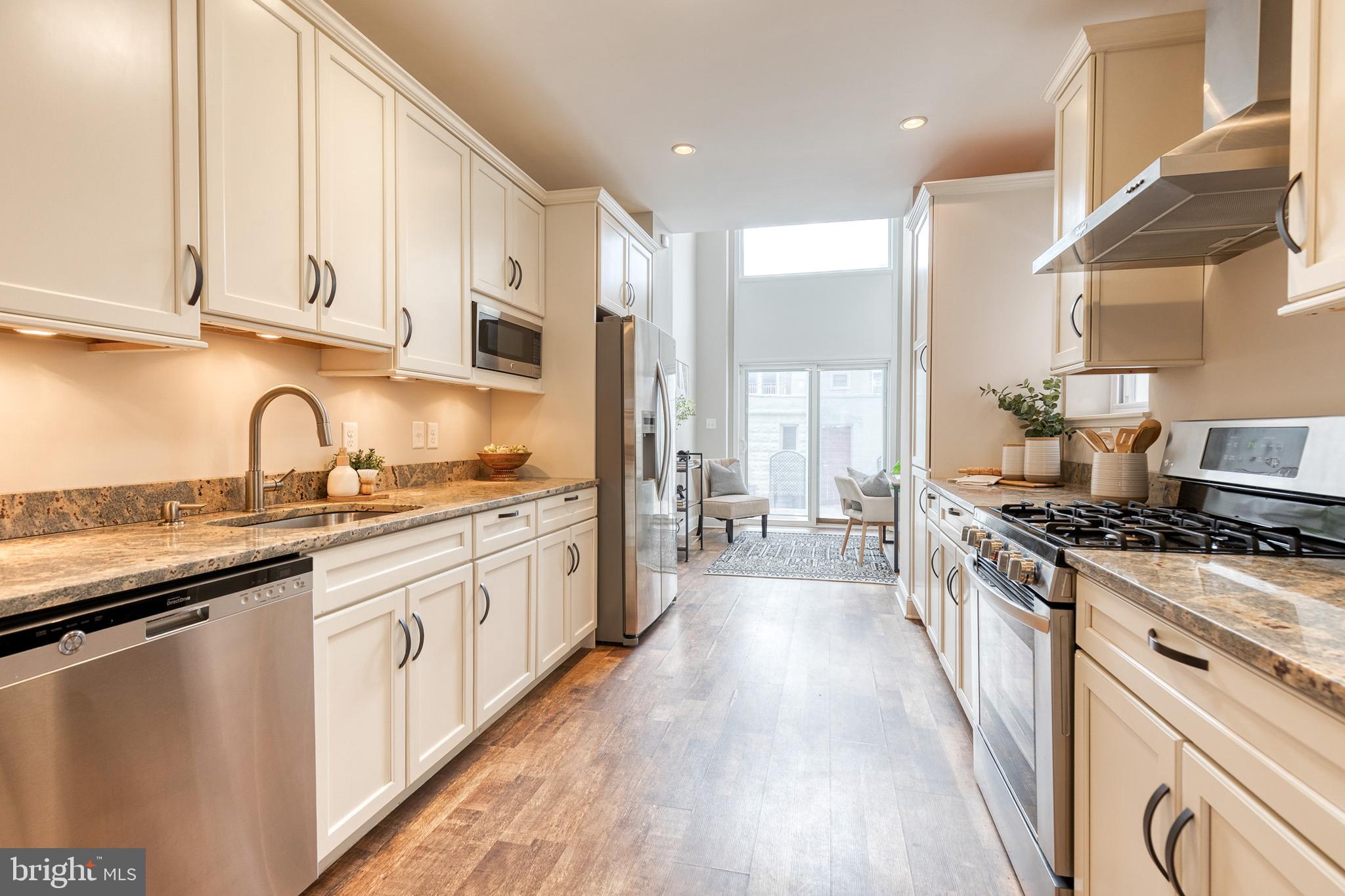 LITTLE ITALY - Residential