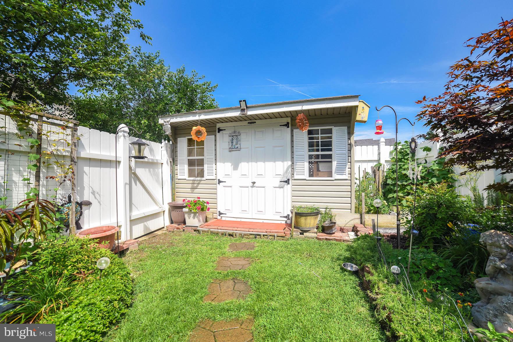 THE TOWNES AT WESTBURY - Residential