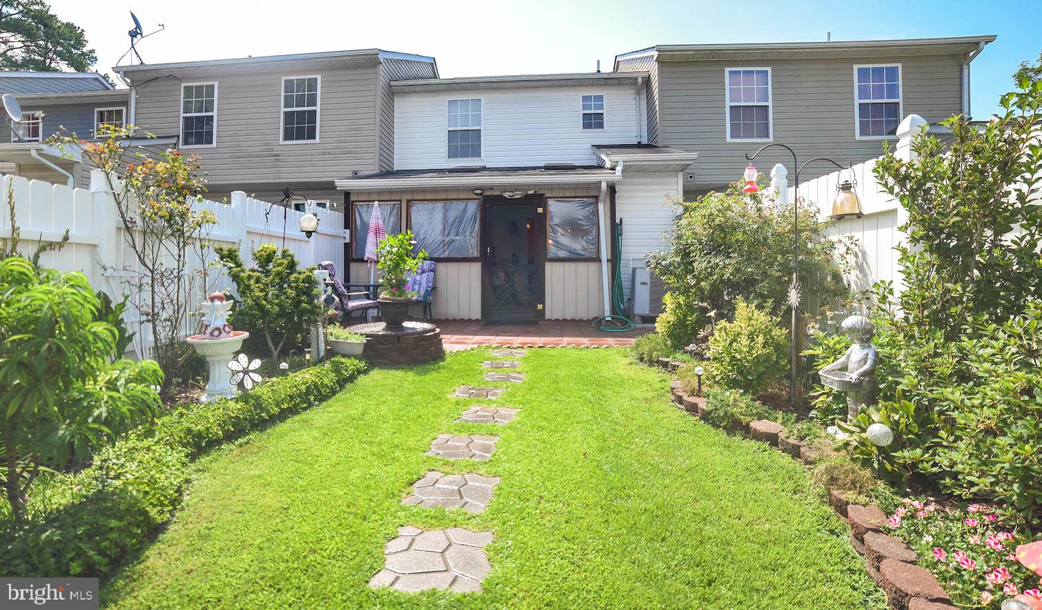 THE TOWNES AT WESTBURY - Residential